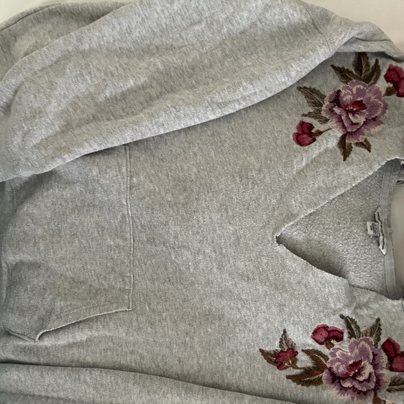 American eagle grey v neck sweater - Picture 1 of 2